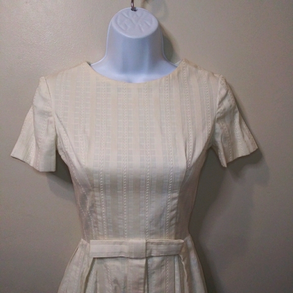 Vintage 50's Handmade Bow Trimmed Embroidered Stripe Ivory Brocade Wedding Dress - Picture 2 of 13